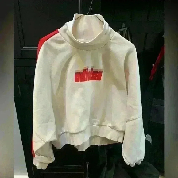 Adidas Woman’s cropped sweatshirt size M - Picture 1 of 7